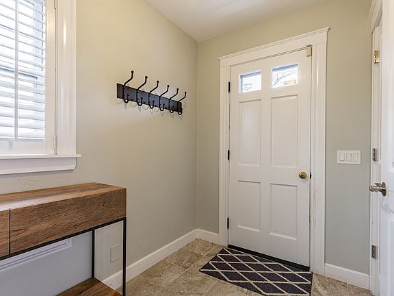 4th image of 360A Pond St
