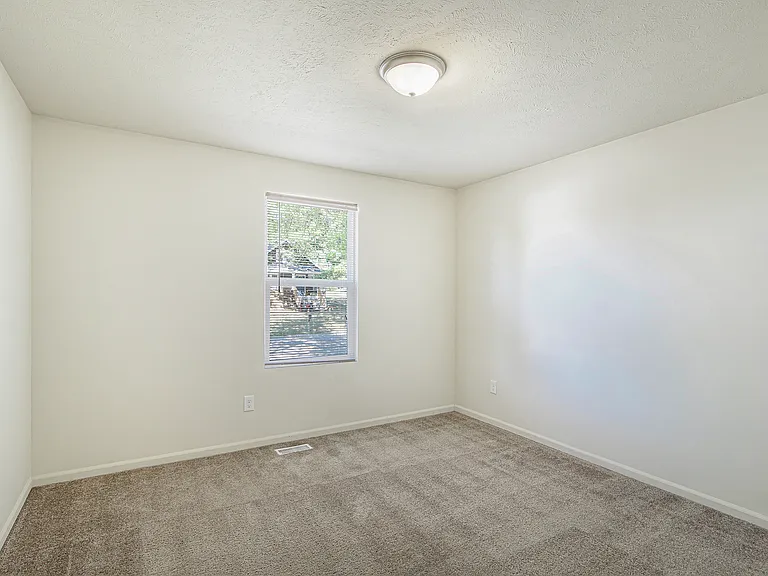 2643 Redwood Ave — Photo 11