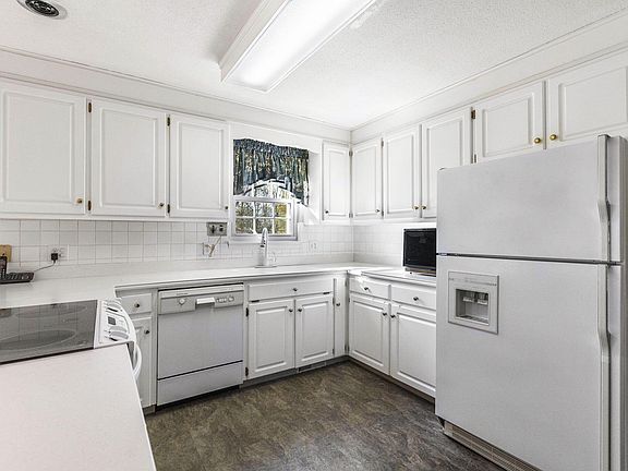 5th image of 240 Forest Hills Dr