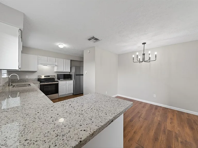 9906 Rocky Hollow Rd — Photo 6