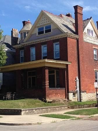 1st image of 207 W 8th Ave