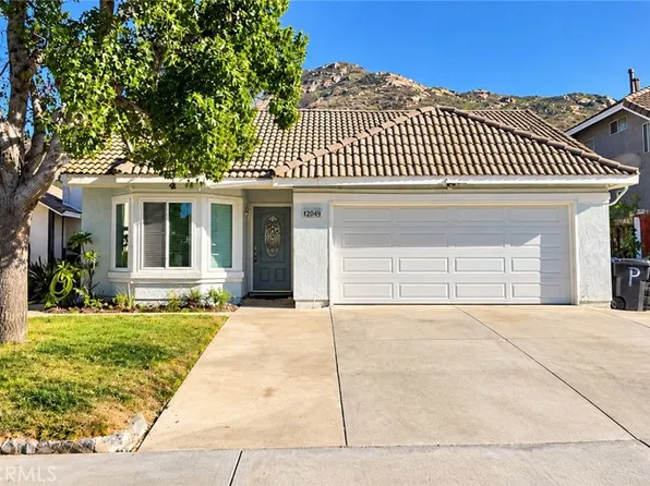 12049 Maple Leaf Ln, Fontana, CA 92337