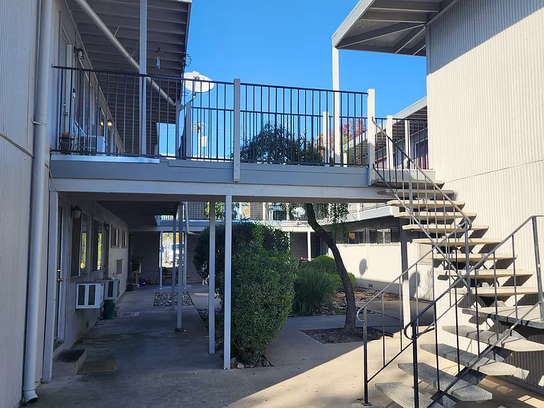480 Lynn Way #10 — Photo 5