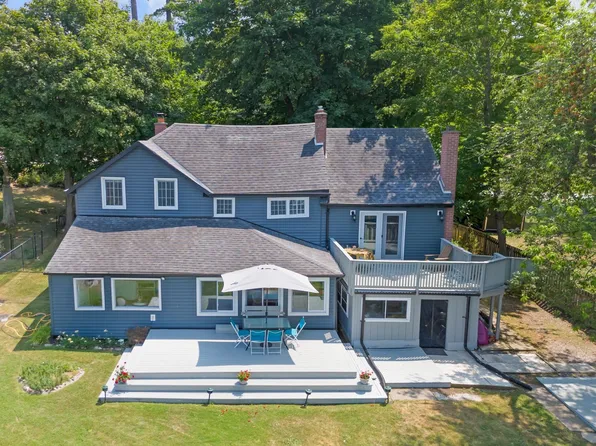 672 Hatton Ave, Selwyn, ON K0L 1H0