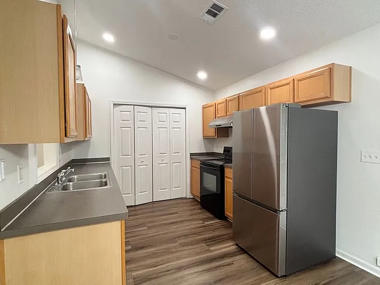 112 Ivy Garden Ln — Photo 7
