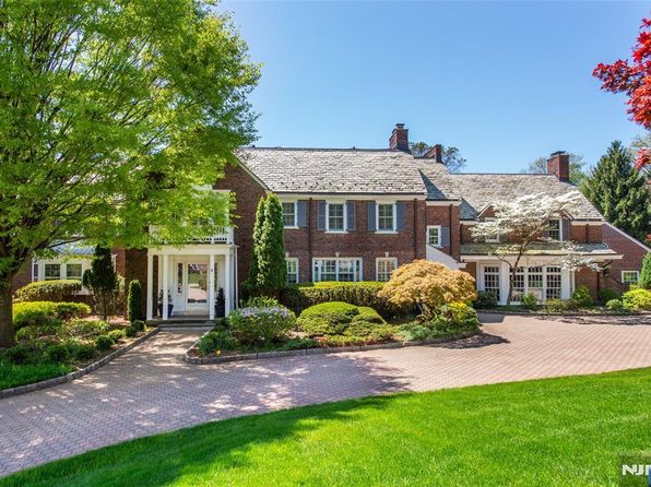 174 Elmsley Ct, Ridgewood, NJ 07450