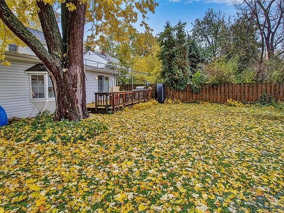 4th image of 49 Hamilton Dr