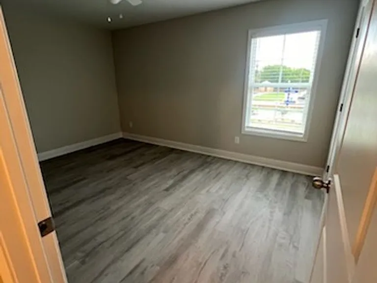 205 E Broad St #F — Photo 18