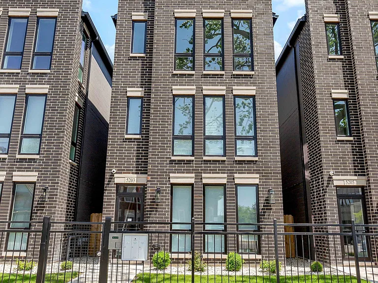 5201 S Wabash Ave #2 — Photo 1