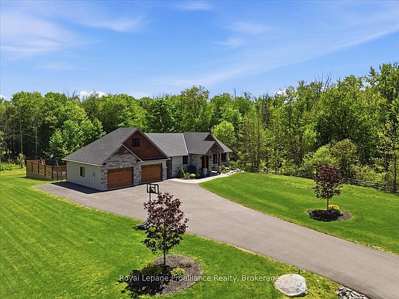 3rd image of 63 Hiddenvalley Dr