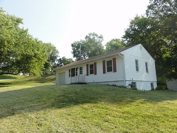 3rd image of 615 N Westwood Ct