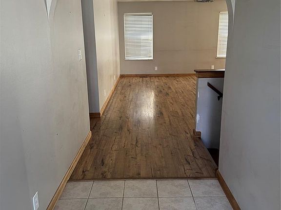 3rd image of 8 Hickory Knoll Ct