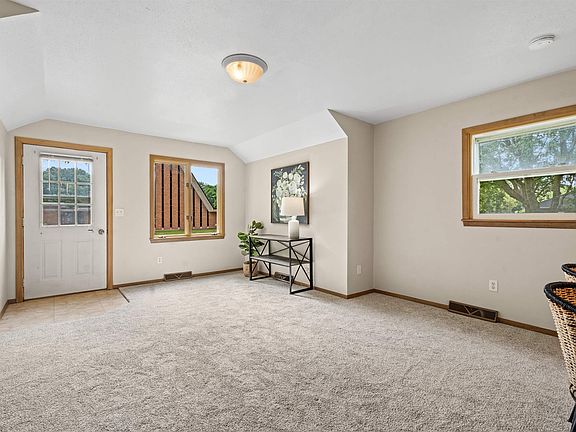 4th image of 2321 S West Ave