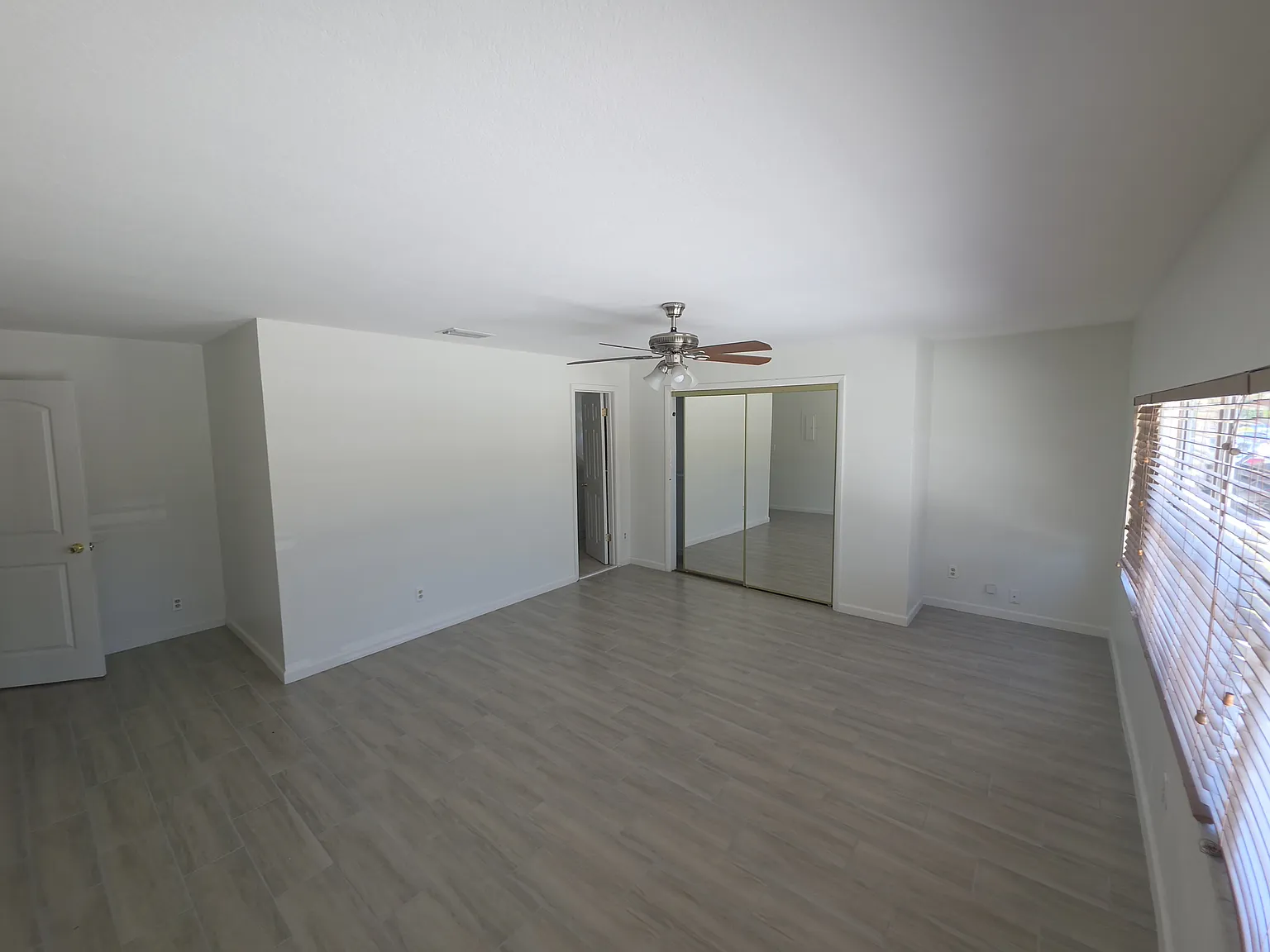 5 bed, 2500 sqft, $3,800 — Photo 2