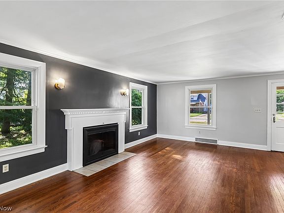 3rd image of 1824 Edgewood St NE