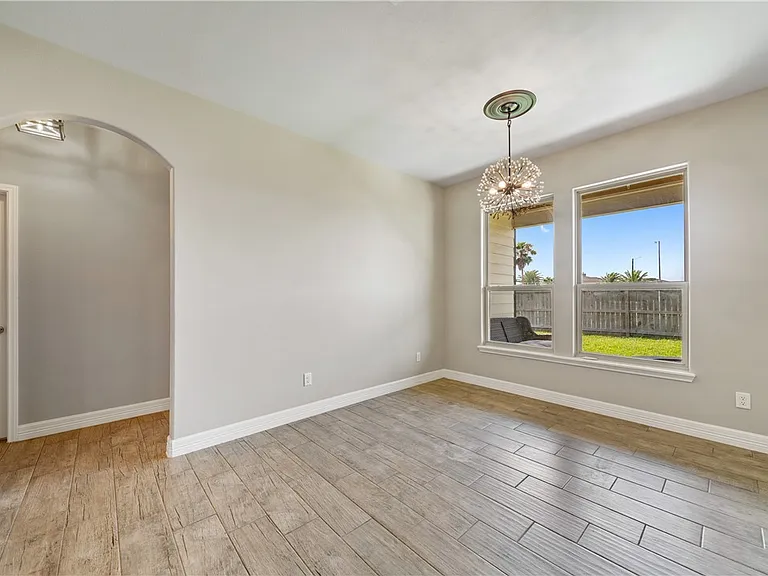 7721 Dove Hollow Dr — Photo 17