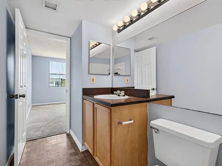 724 Executive Center Dr #31-8-31 — Photo 14