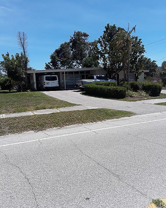 2nd image of 2206 Siesta Dr
