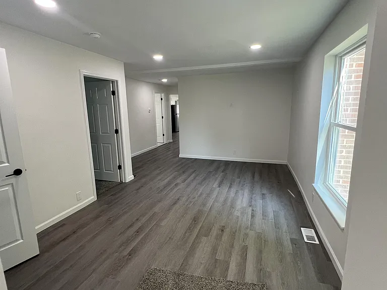 712 N Sycamore St — Photo 7