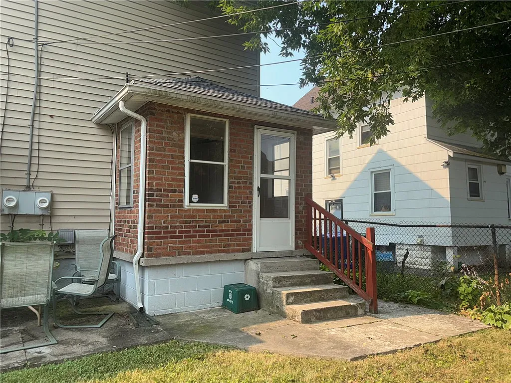 2 bed, 1.0 bath, 728 sqft, $1,100 — Photo 2
