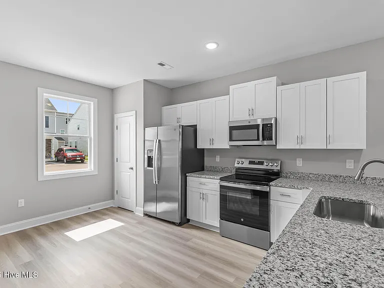 327 Starfish Ln — Photo 10
