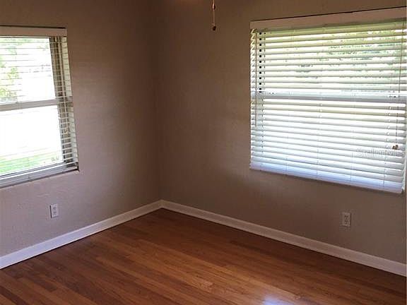 5th image of 1240 Holly Dr