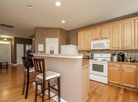 2nd image of 117 Walnut Cove Dr #15