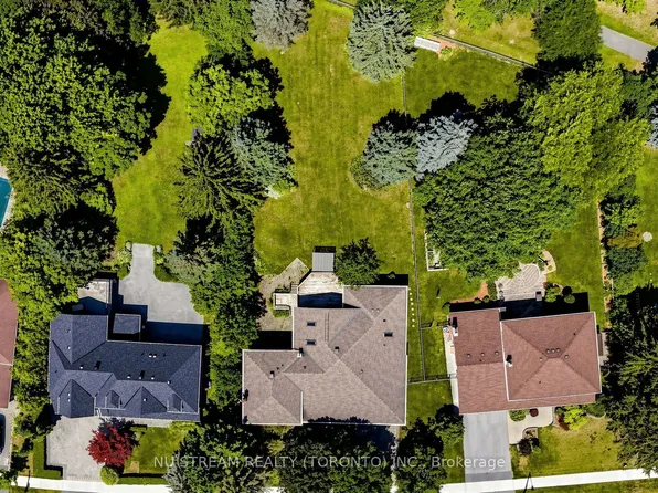 20 Blackforest Dr, Richmond Hill, ON L4E 2P5