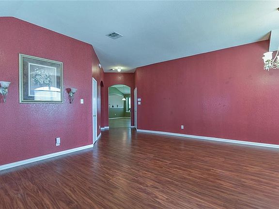 4th image of 931 Furlong Dr