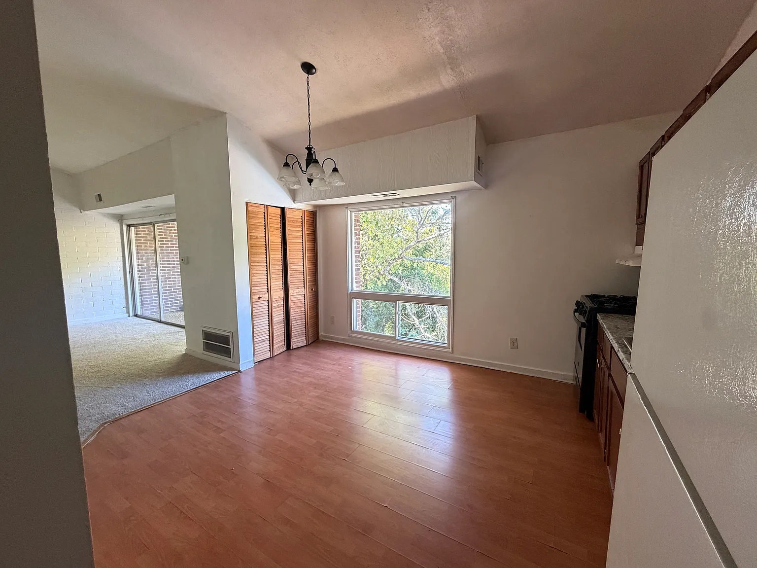 3 bed, 1.5 bath, 1055 sqft, $1,850 — Photo 3