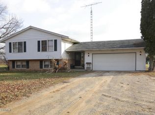 53521 Hutchinson Rd, Three Rivers, MI 49093