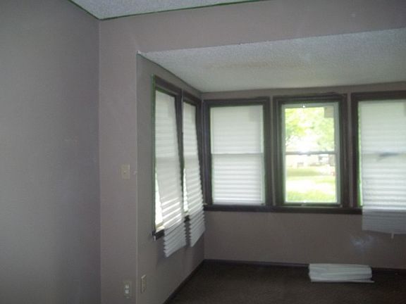 3rd image of 3458 Newton Ave N