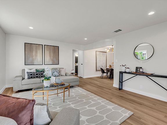 4th image of 223 Camellia Street