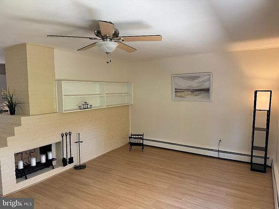 5th image of 127 Oaktree Dr