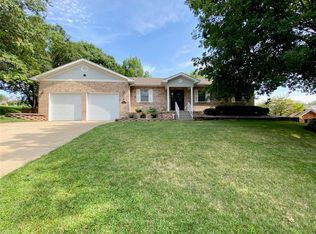 10 Horizon Dr, Belleville, IL 62226