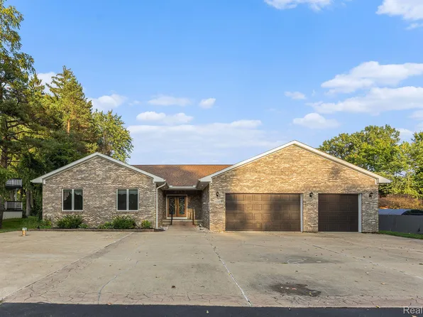 1335 Butcher Rd, Fenton, MI 48430