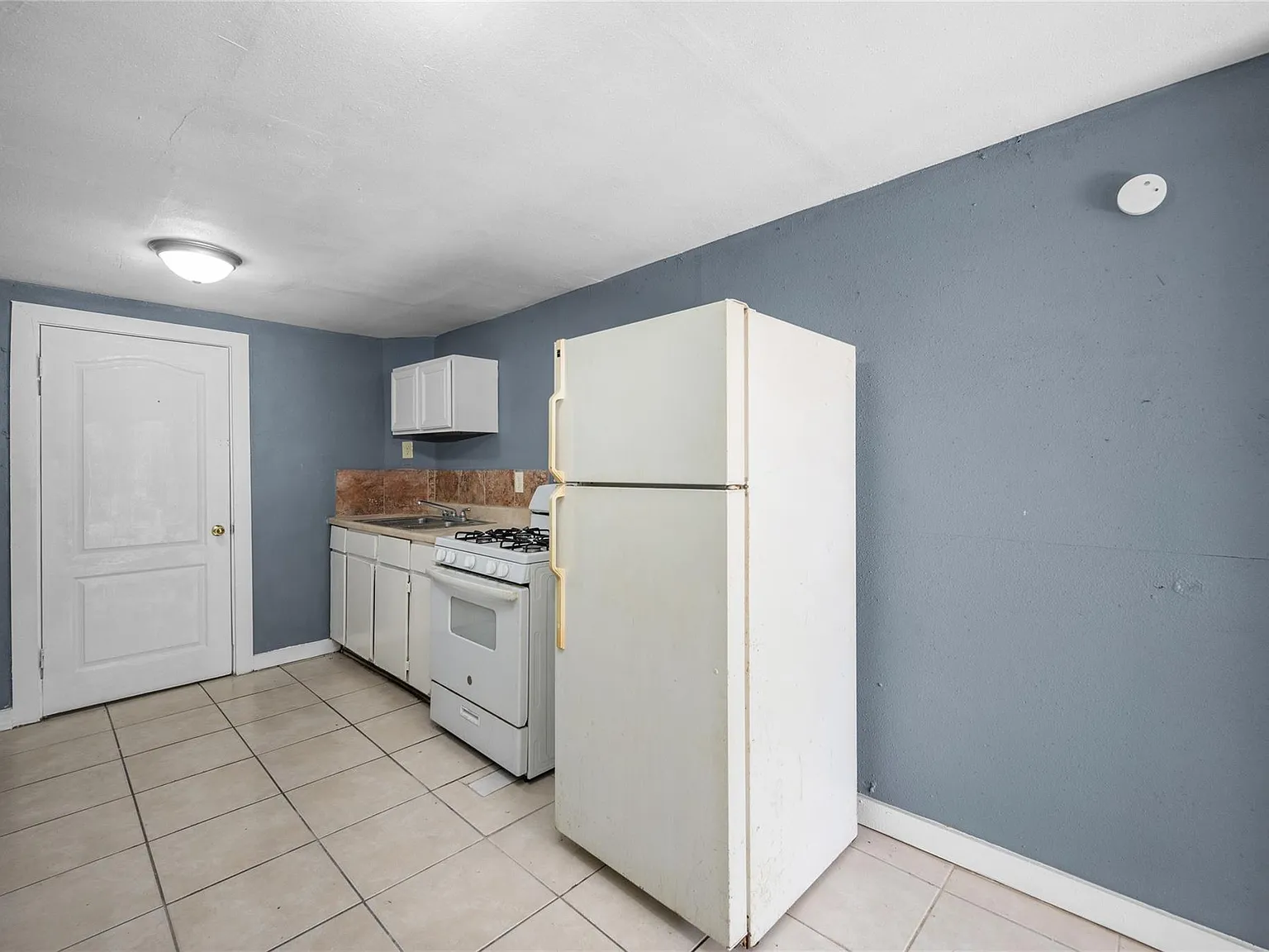 1 bed, 1.0 bath, 1014 sqft, $995 — Photo 1