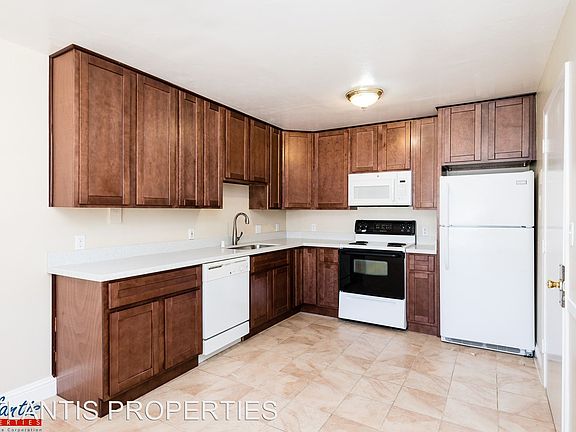 4th image of 210 Rose Ct APT 01