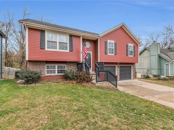 7007 NE 46th St, Kansas City, MO 64117