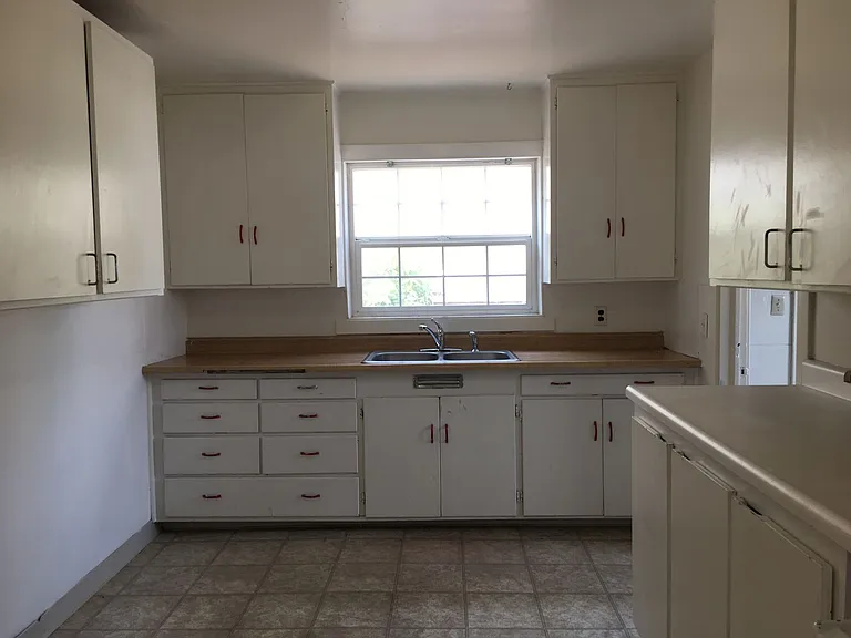 2288 Hilyard St — Photo 15