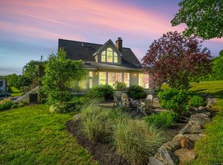 12 Wendover Rd, Suffield, CT 06078