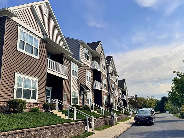 Holly Tree Apartments — Photo 9
