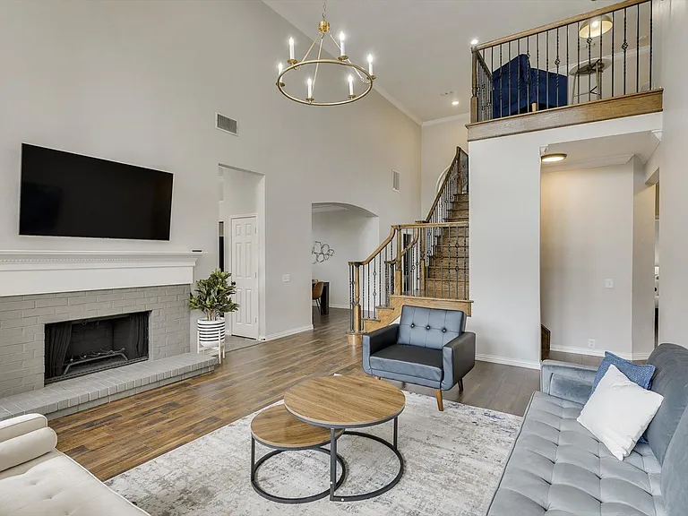 2313 Kingsley Dr — Photo 8