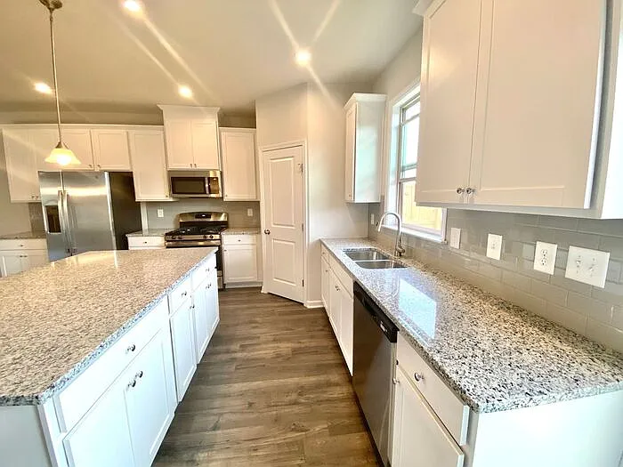 230 Mahone Dr — Photo 5