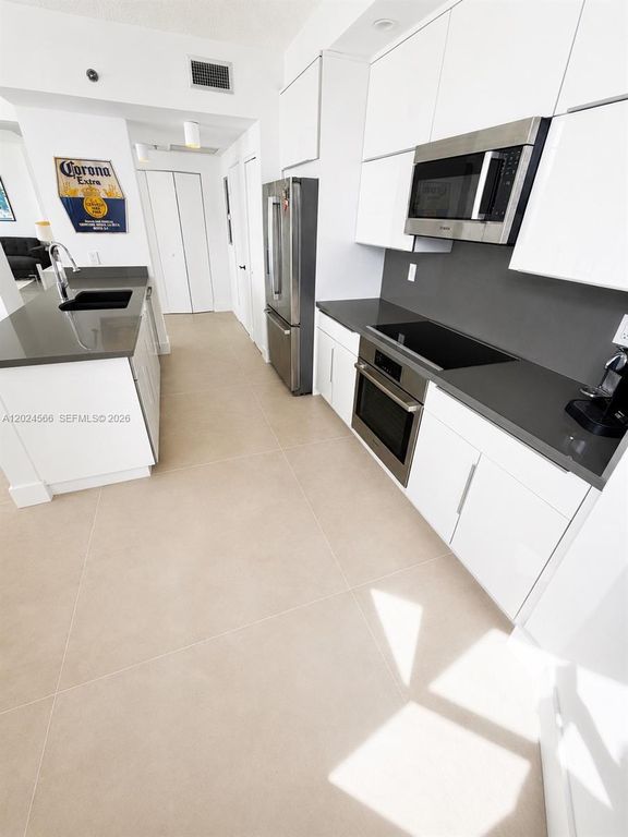 Apartment in Miami Beach, Miami-Dade - View 4