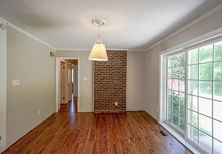 112 Old Meadowbrook Dr — Photo 3