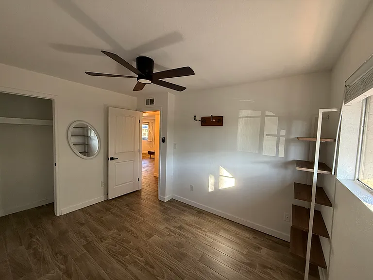 guest/ office room