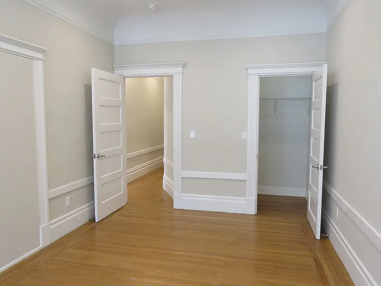 619 Clayton St — Photo 10