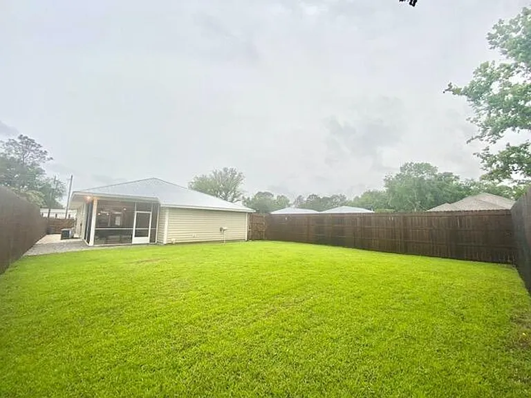 210 Pines St — Photo 27