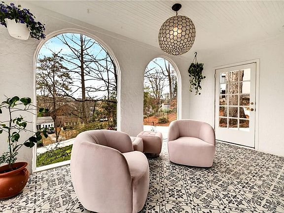 3rd image of 1031 Reeder Cir NE